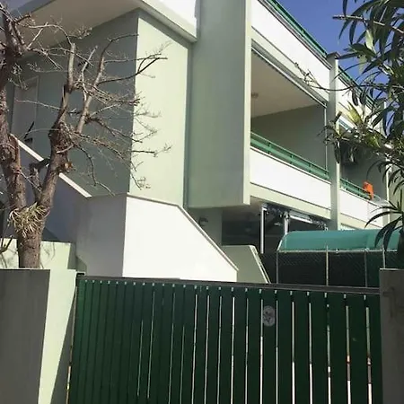 Casa Baiaverde A 50 Mt Dalla